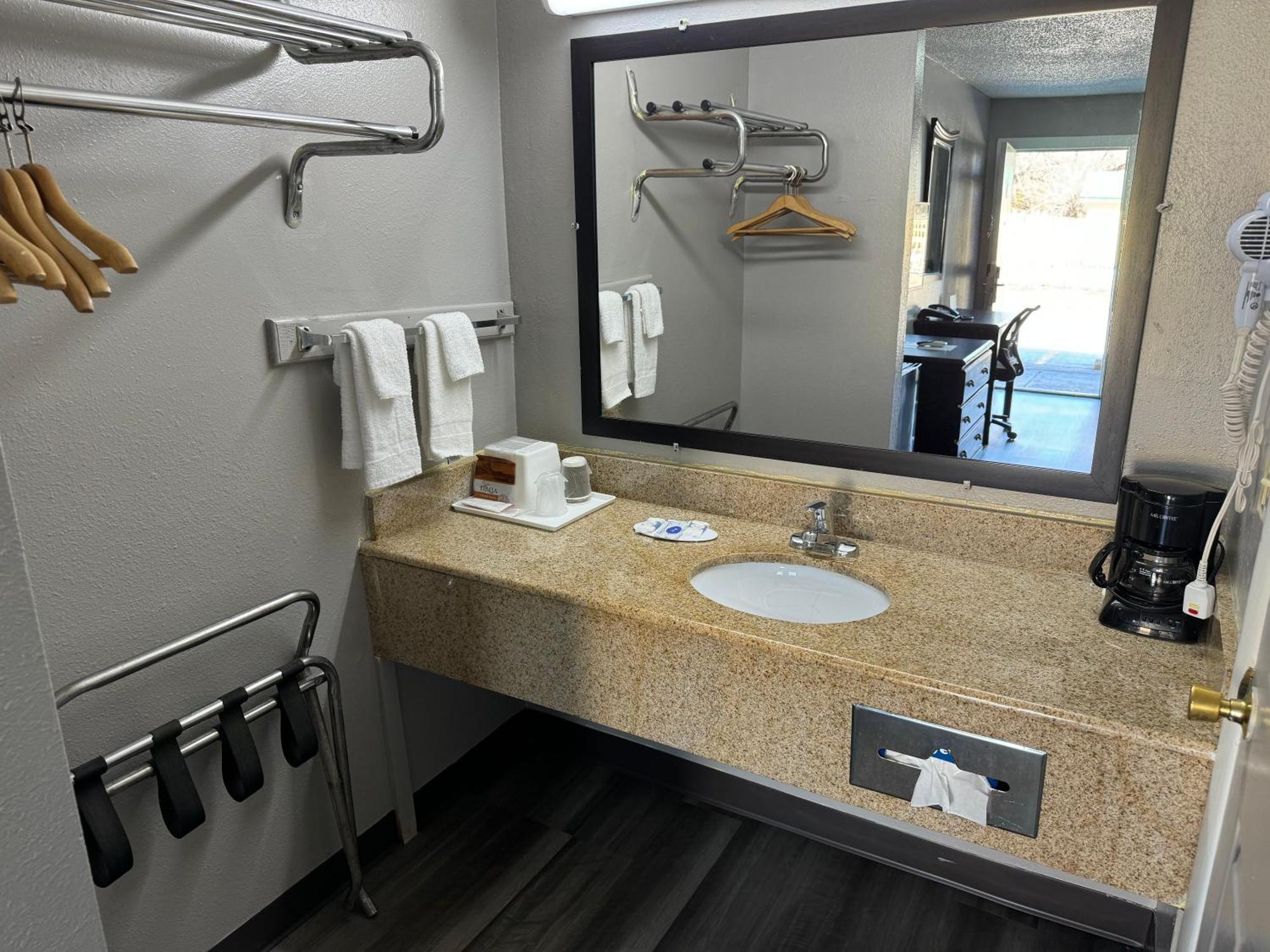 Kansas Inn Independence Экстерьер фото