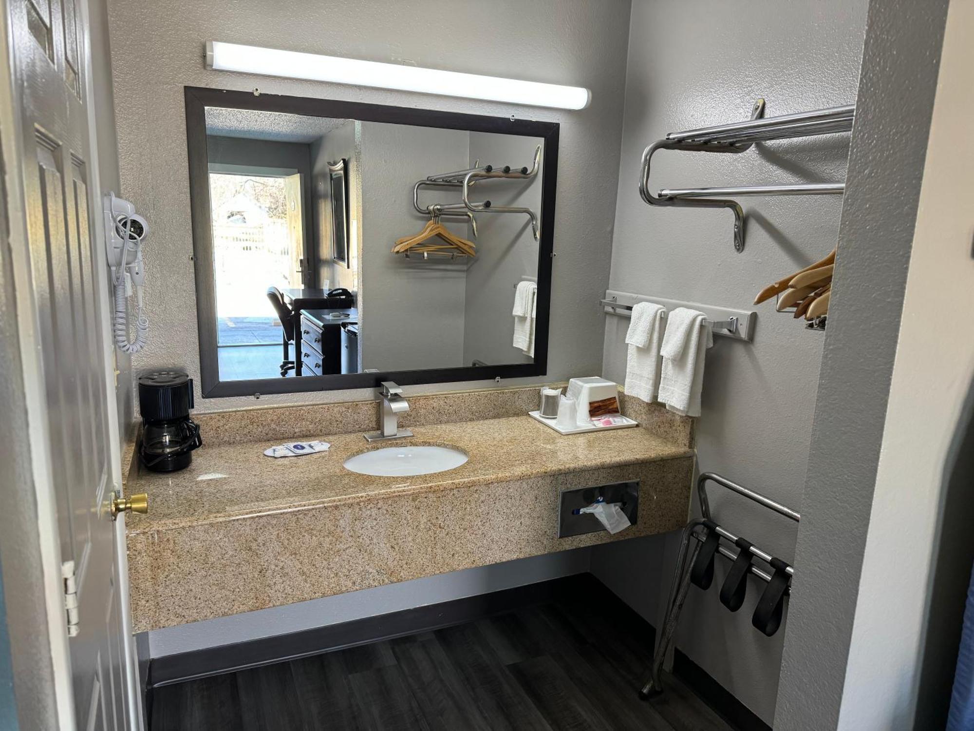 Kansas Inn Independence Экстерьер фото